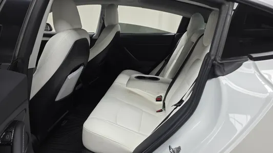Tesla 3 AWD 2021 12