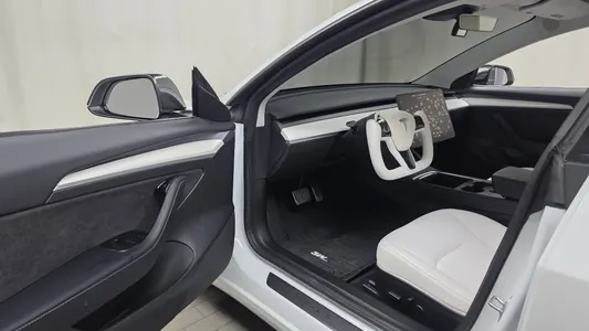 Tesla 3 AWD 2021 10