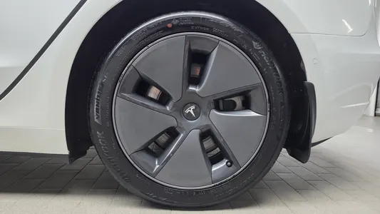 Tesla 3 AWD 2021 22