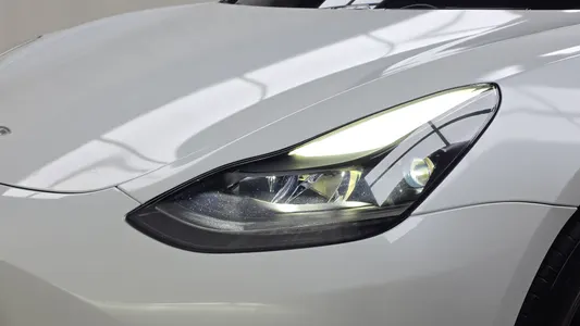 Tesla 3 AWD 2021 23