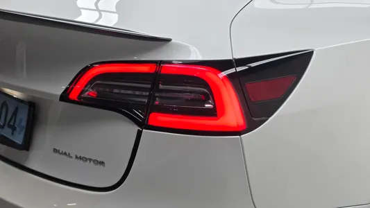 Tesla 3 AWD 2021 24
