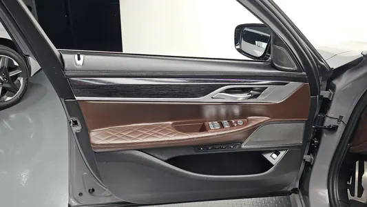 BMW 7 Series (G11) 740Li xDrive M 2021 24