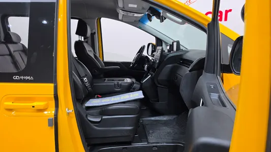 Hyundai Staria L3.5 2022 26