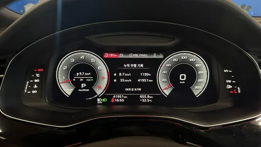 Audi Q8 (4M) 55 TFSI 2025 5
