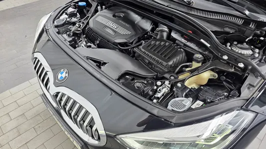 BMW 1 Series (F40) 120i M 2023 6