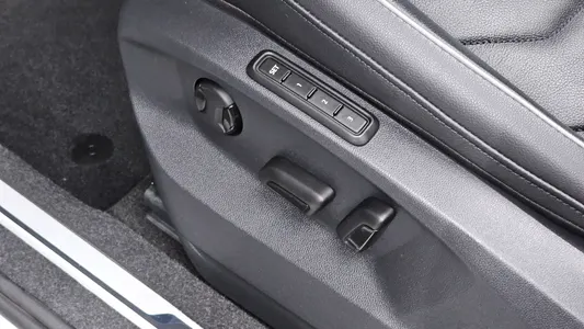 Volkswagen 2 2.0 TDI 4 2023 28