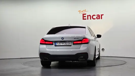 BMW 5 Series (G30) 520i M 2022 4