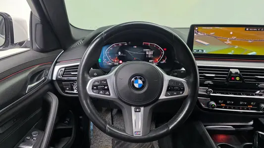 BMW 5 Series (G30) 520i M 2022 17