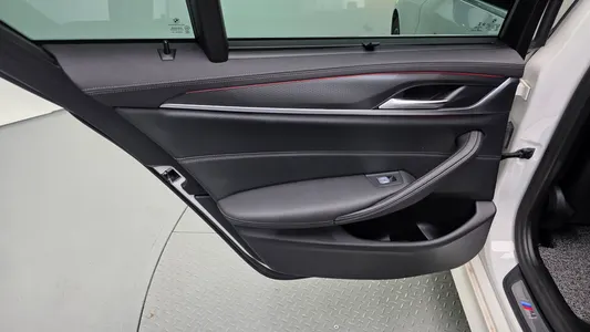 BMW 5 Series (G30) 520i M 2022 25