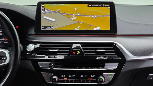 BMW 5 Series (G30) 520i M 2022 27