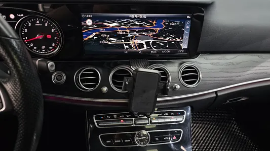 Mercedes-Benz E-Class W213 E200 2017 14