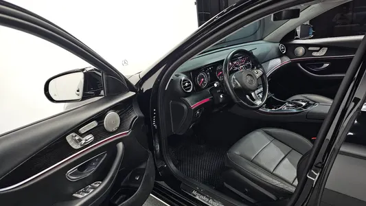 Mercedes-Benz E-Class W213 E200 2017 10
