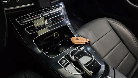 Mercedes-Benz E-Class W213 E200 2017 16