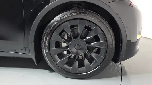 Tesla Y AWD 2021 5