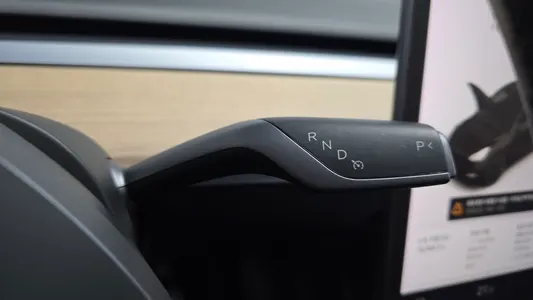 Tesla Y AWD 2021 9