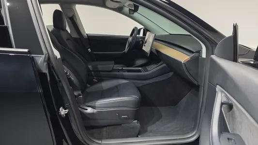 Tesla Y AWD 2021 11