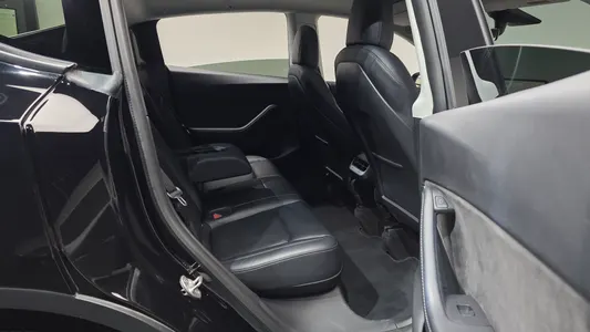 Tesla Y AWD 2021 12