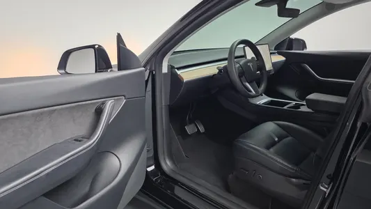 Tesla Y AWD 2021 10