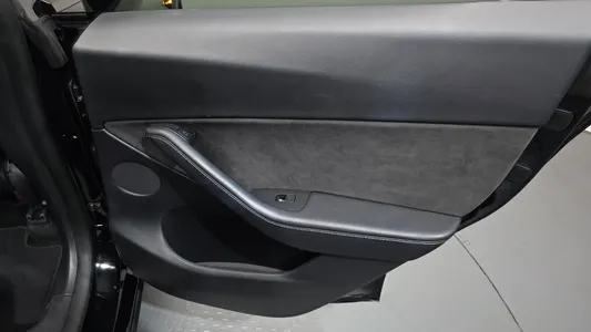 Tesla Y AWD 2021 26