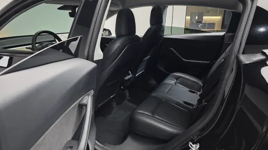 Tesla Y AWD 2021 27