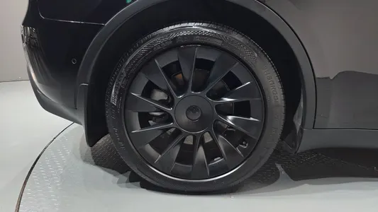 Tesla Y AWD 2021 22