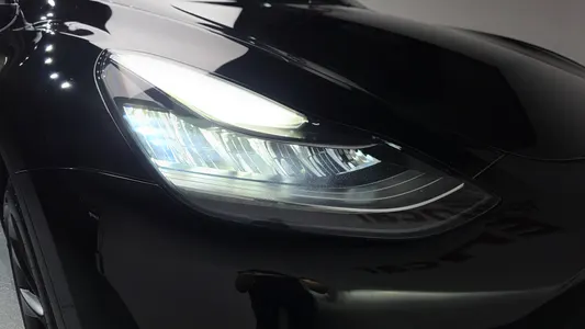 Tesla Y AWD 2021 23