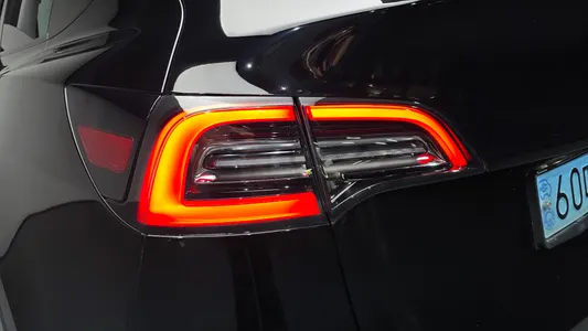 Tesla Y AWD 2021 24
