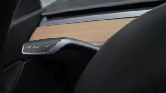 Tesla Y AWD 2021 33