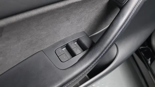 Tesla Y AWD 2021 28