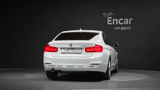 BMW 3 Series (F30) 320i 2016 4