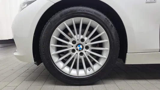 BMW 3 Series (F30) 320i 2016 5
