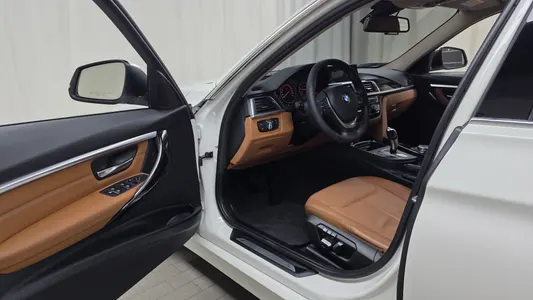 BMW 3 Series (F30) 320i 2016 10