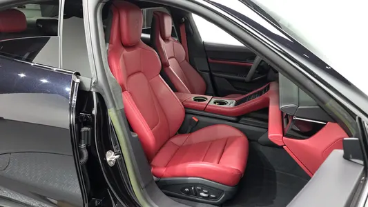 Porsche 타이칸 GTS 2023 11