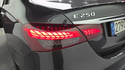 Mercedes-Benz E-Class W213 E250 2021 23