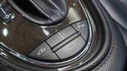 Mercedes-Benz CLS-Class W219 CLS350 2006 17