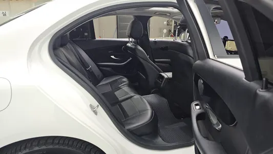 Mercedes-Benz C-Class W205 C200 2017 11