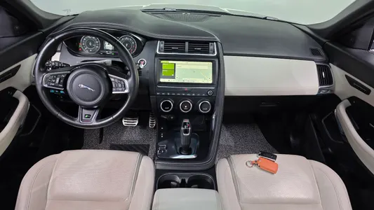 Jaguar E-PACE P250 R- SE 2018 7