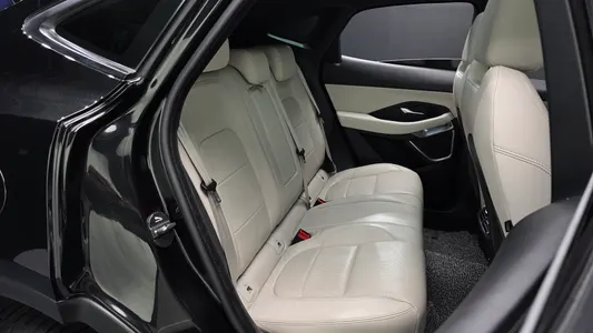 Jaguar E-PACE P250 R- SE 2018 11