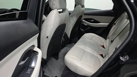 Jaguar E-PACE P250 R- SE 2018 12