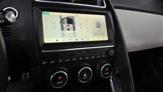 Jaguar E-PACE P250 R- SE 2018 14