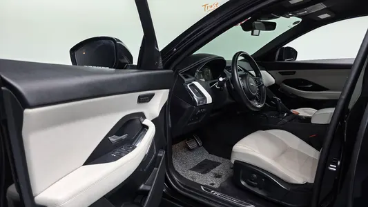 Jaguar E-PACE P250 R- SE 2018 10