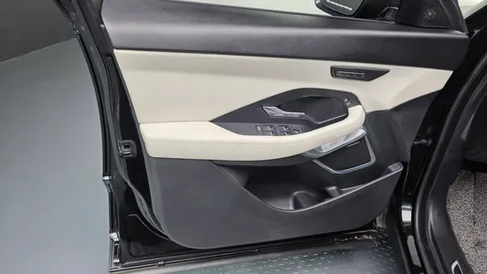 Jaguar E-PACE P250 R- SE 2018 24