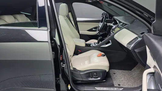 Jaguar E-PACE P250 R- SE 2018 26