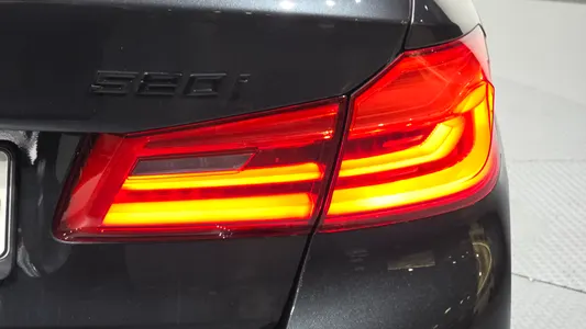 BMW 5 Series (G30) 520i M 2020 23