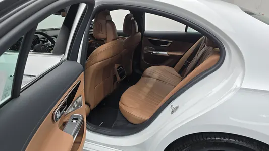 Mercedes-Benz E-Class W214 E300 4MATIC AMG Line 2026 11
