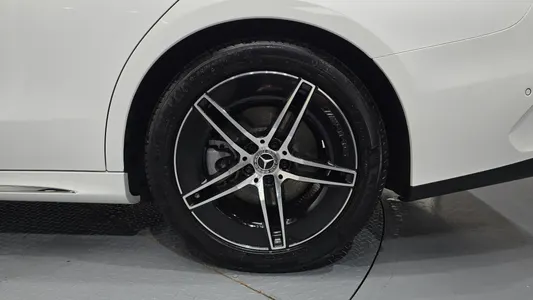Mercedes-Benz E-Class W214 E300 4MATIC AMG Line 2026 21