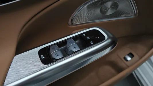 Mercedes-Benz E-Class W214 E300 4MATIC AMG Line 2026 29