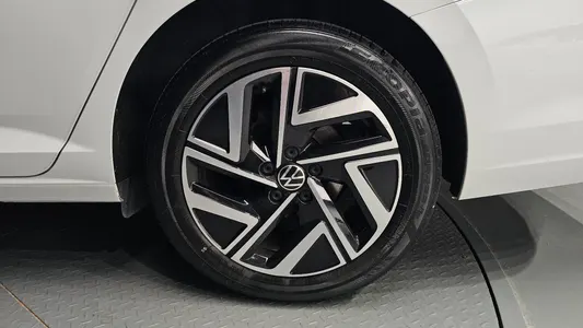 Volkswagen 7 1.5 TSI 2022 21