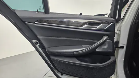 BMW 5 Series (G30) 540i xDrive M 2018 26
