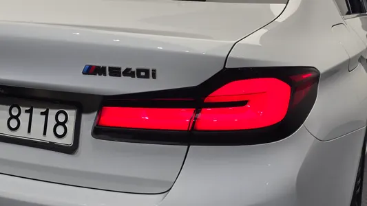 BMW 5 Series (G30) 540i xDrive M 2018 24
